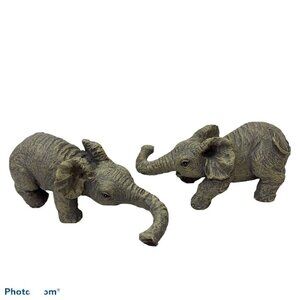 Elephant figurines, set of two. Texturized. Both with different poses.